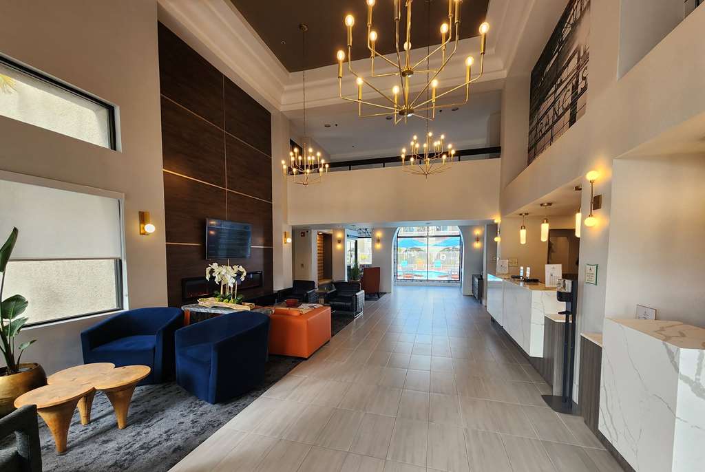 La Quinta Inn & Suites by Wyndham San Francisco Airport West - photo 8