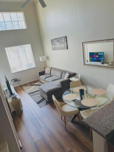 Loft Style 2 Beds Flexible self check in Pool — 4-Star Luxury Hotel in Marina Del Rey, United States