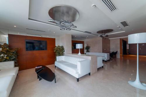 Onyx Palace DeLux