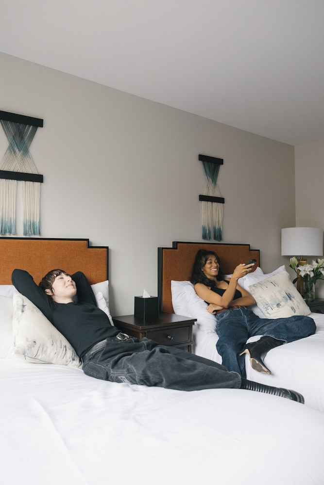 The Redford Hotel - photo 11