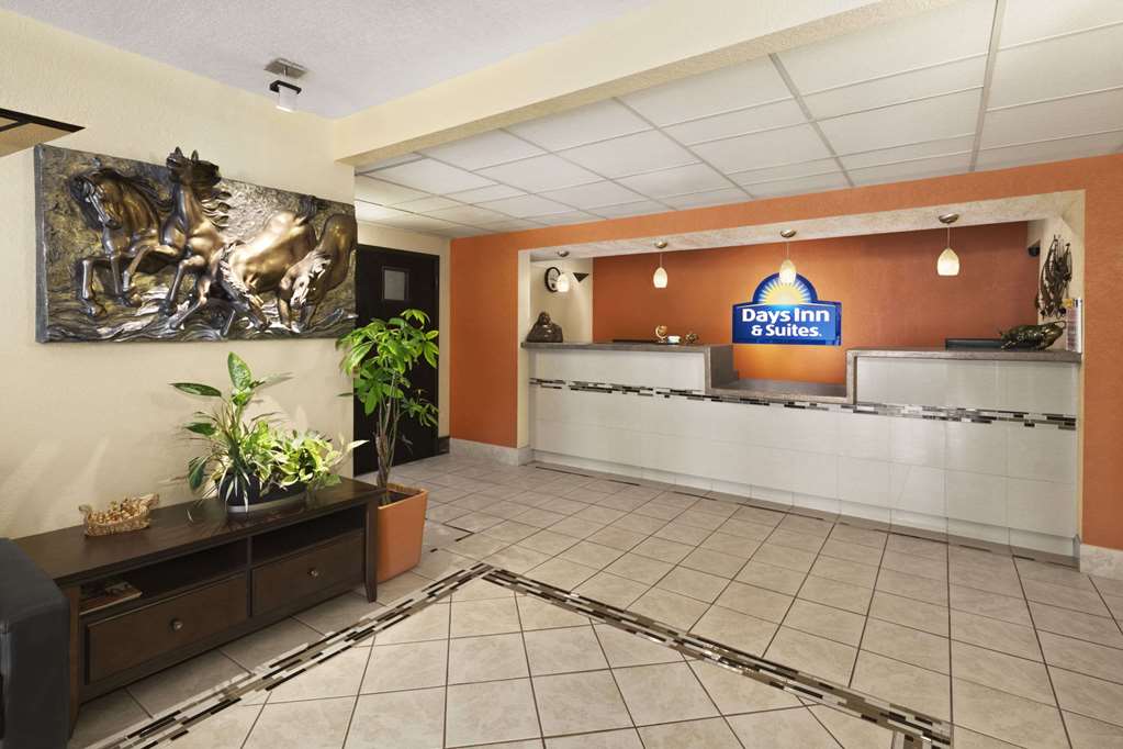 Days Inn & Suites by Wyndham Stevens Point - photo 3