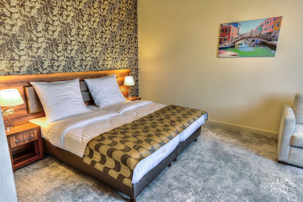 Hotel Miodowa - last minute hotel in Krakow