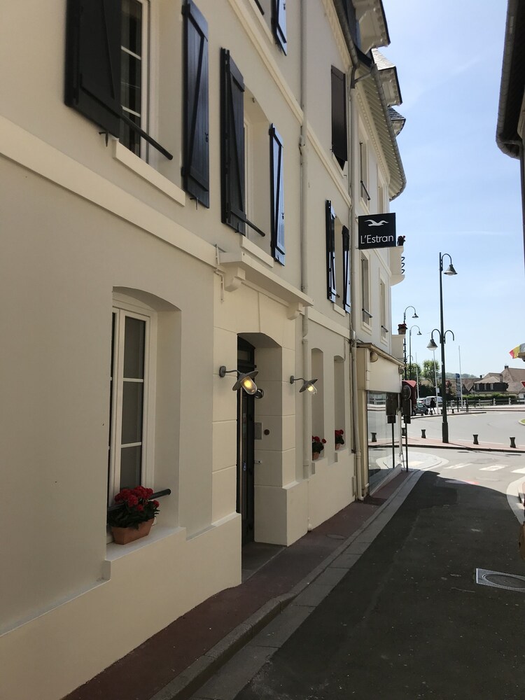 Hôtel L’estran in Trouville-Sur-Mer, France
