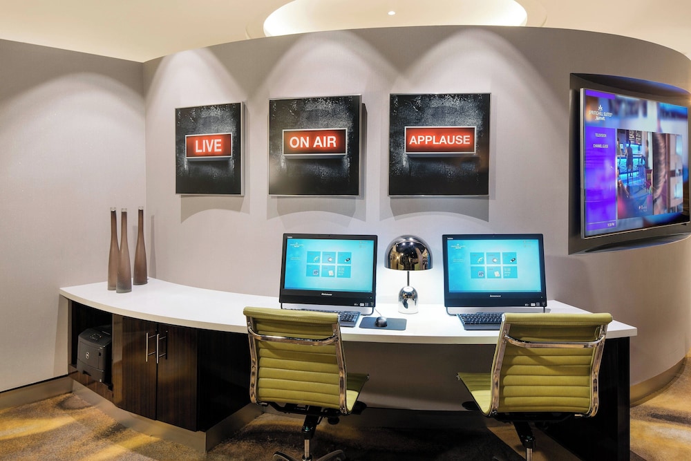 SpringHill Suites Los Angeles Burbank Downtown - photo 30