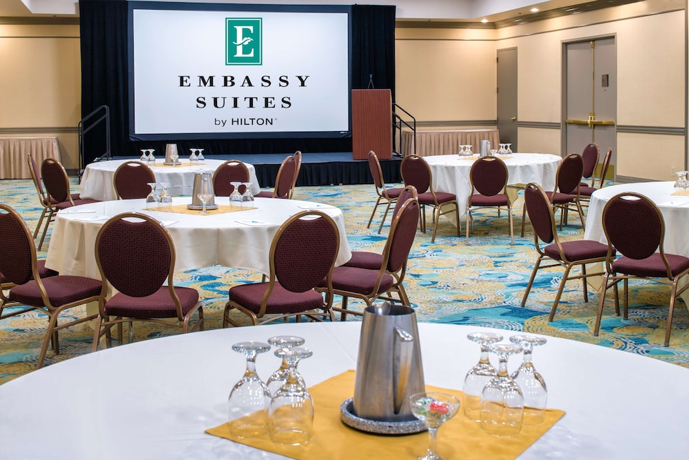 Embassy Suites by Hilton Seattle Tacoma International Airport - photo 53