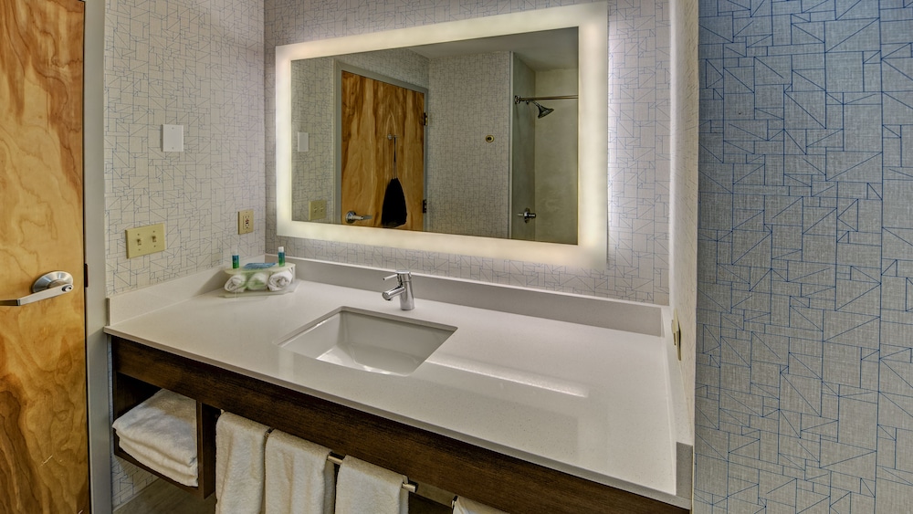 Holiday Inn Express & Suites London by IHG - photo 18