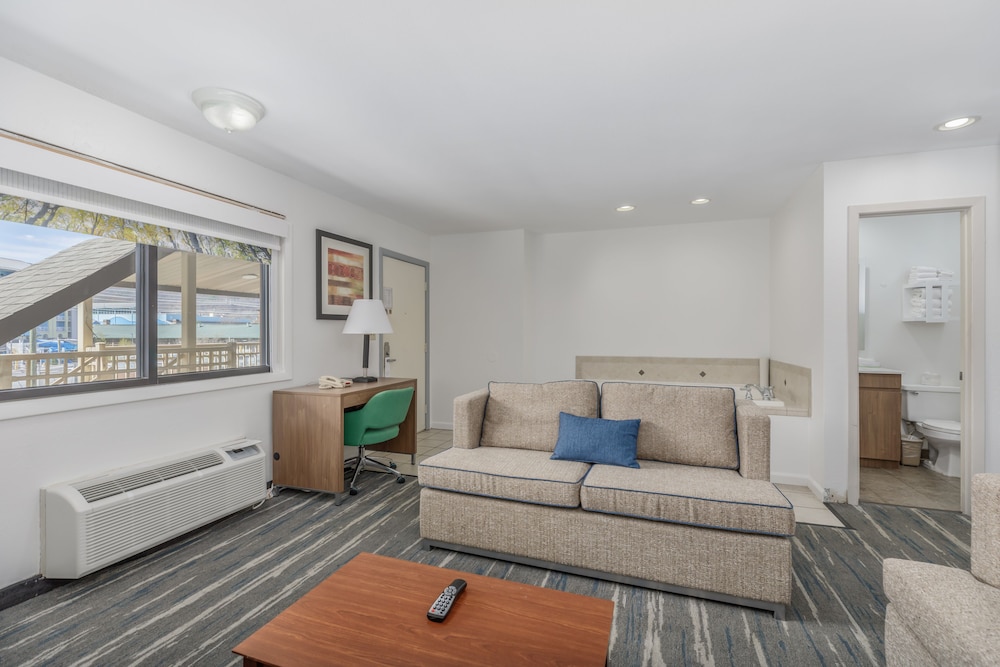 Crossroads Inn & Suites - photo 12