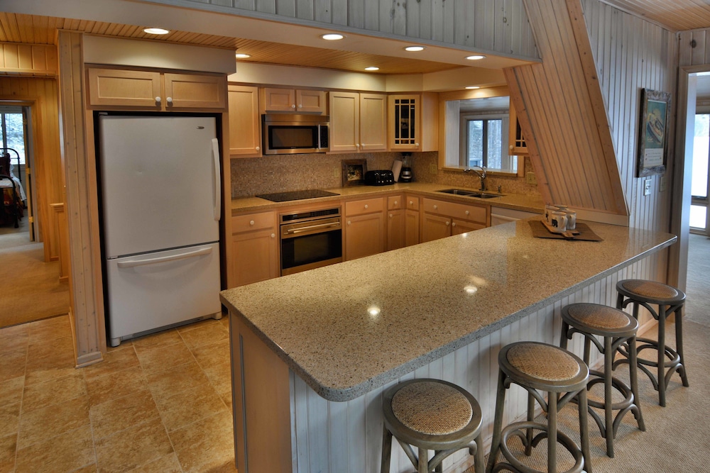 Serenity On Lake Owen 5 Bedroom Hotel Room by RedAwning - photo 11