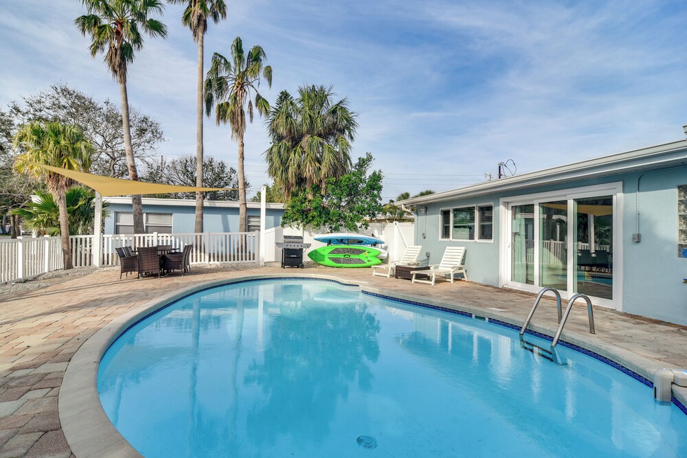 Pool Swim Dock Golf Cart Ultimate Beach Retreat — 4-Star Luxury Hotel in Indian Rocks Beach, United States