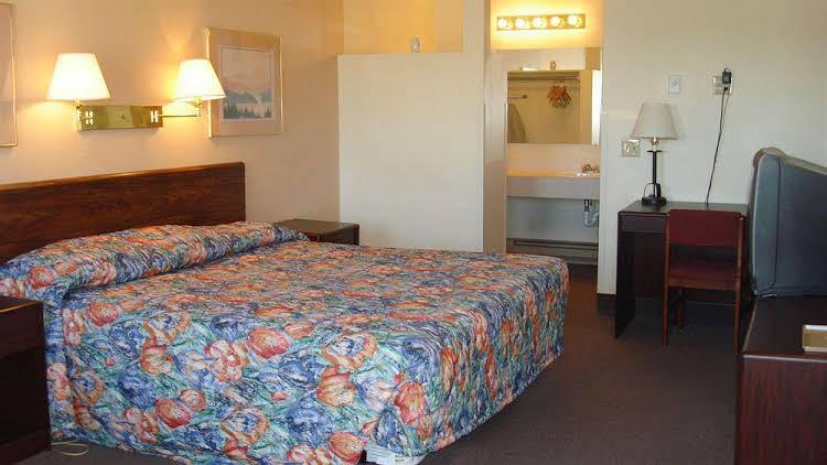 Rodeway Inn Laramie - photo 5