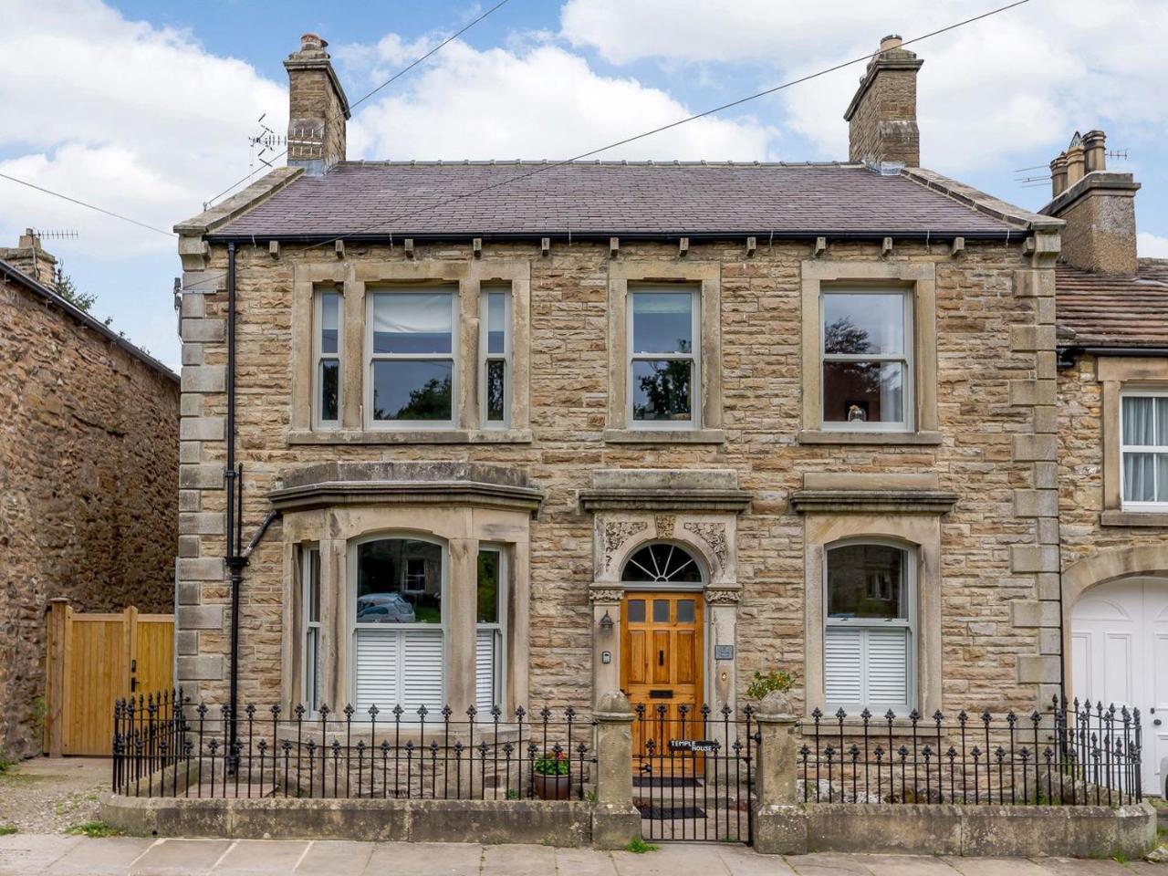 Temple House — 5-Star Luxury Hotel in Leyburn, United Kingdom