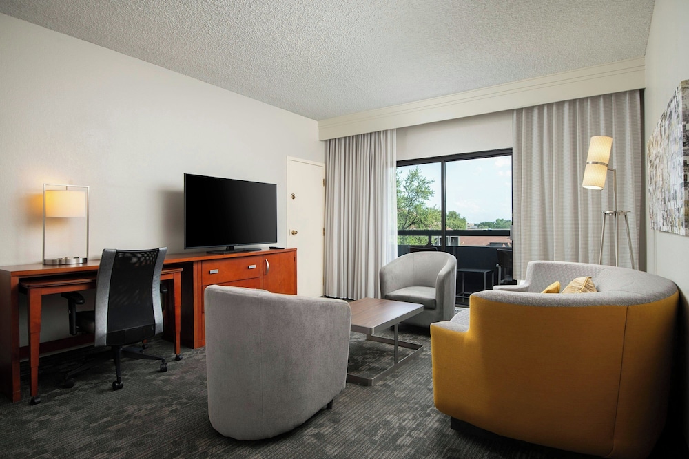 Courtyard by Marriott Dallas Fort Worth Bedford - photo 14