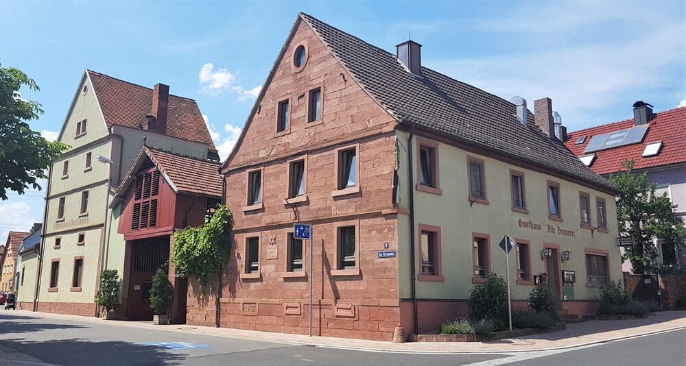 Wirtshaus Hotel Zur Alten Brauerei Zapf — Uettingen
