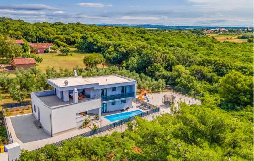 3 Bedroom Cozy Home In Pula — 5-Star Luxury Hotel in Pula, Croatia