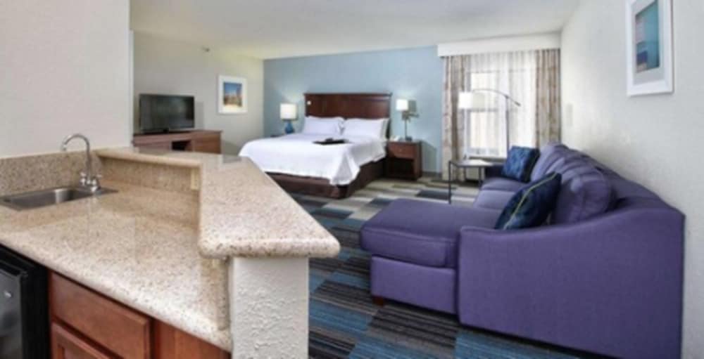 Hampton Inn Tucson Airport - photo 12