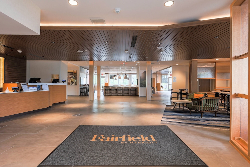 Fairfield Inn & Suites by Marriott Marquette - photo 3