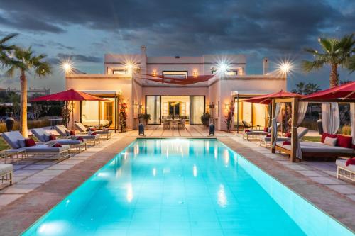 Villa Al Jana Piscine Chauffée Hammam & Salle De Jeux Petit Dejeuner Inclus — 4-Star Luxury Hotel in Marrakesh, Morocco