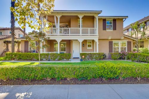 Family Friendly Camarillo Home with Access to Pools — 4-Star Luxury Hotel in Camarillo, United States