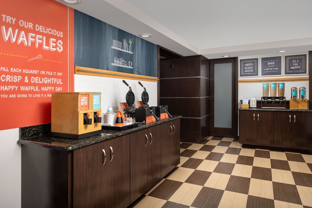 Hampton Inn & Suites Lake City - photo 31