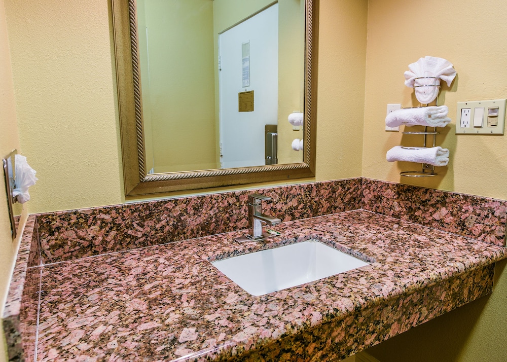 Vagabond Inn Long Beach - photo 18