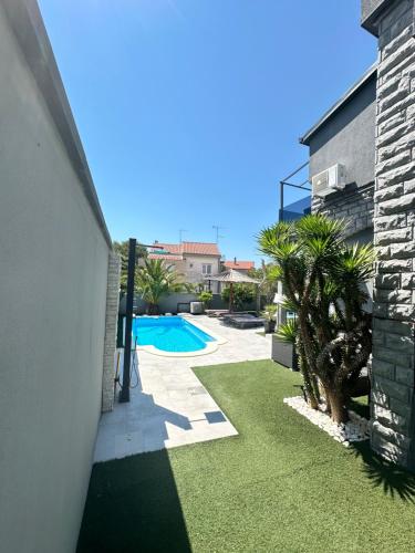 Apartmani Vernissage — 4-Star Luxury Hotel in Biograd Na Moru, Croatia