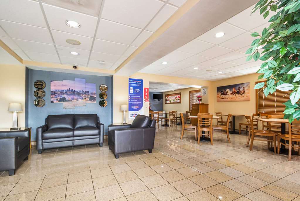 Econo Lodge Inn & Suites I 35 at Shawnee Mission - photo 5