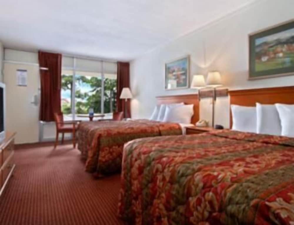 Travelodge Fredericksburg South - photo 7