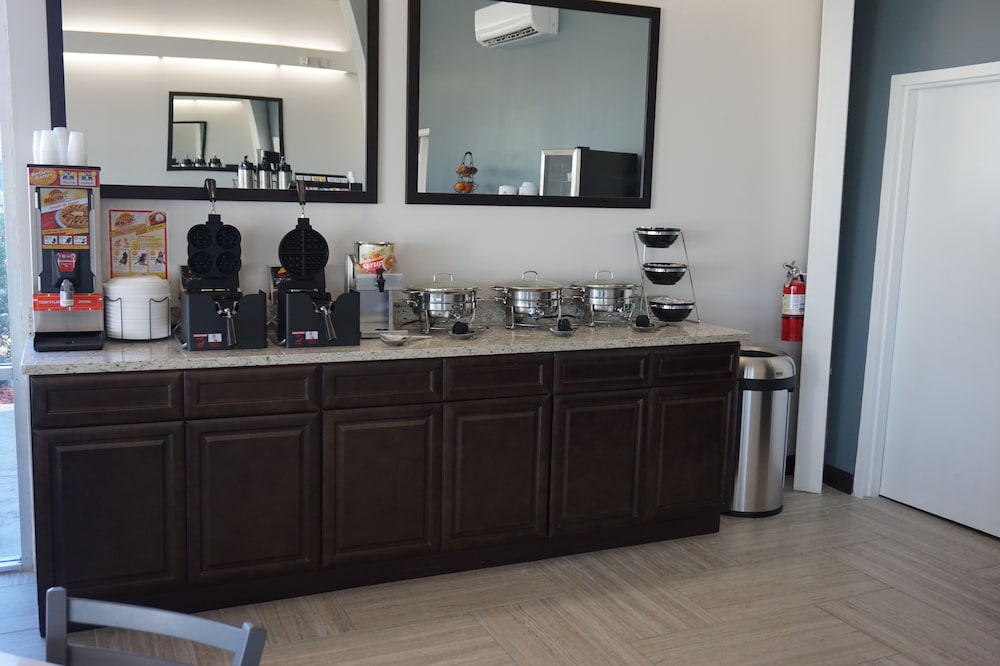The Smart Stay Inn - photo 41