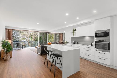 Heart of Sunshine Spacious Apt Pool and Garden — 4-Star Luxury Hotel in Sunshine Beach, Australia