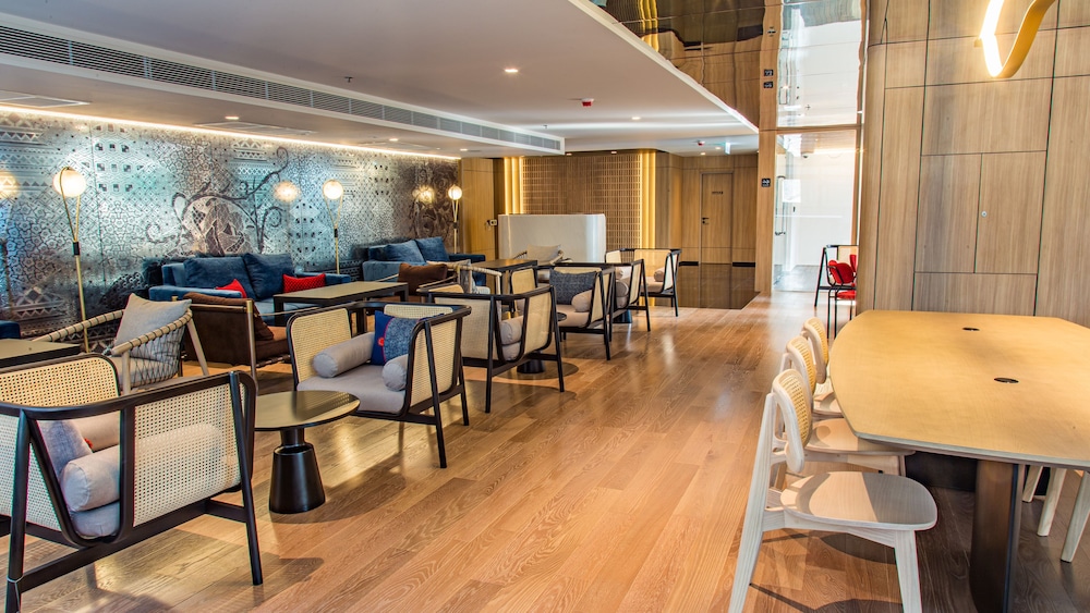Lobby lounge