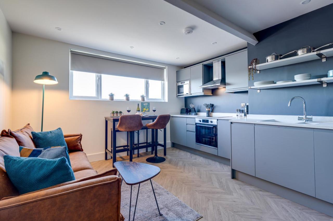 Cosy North Bay Apartment Vast Sea & Town Views