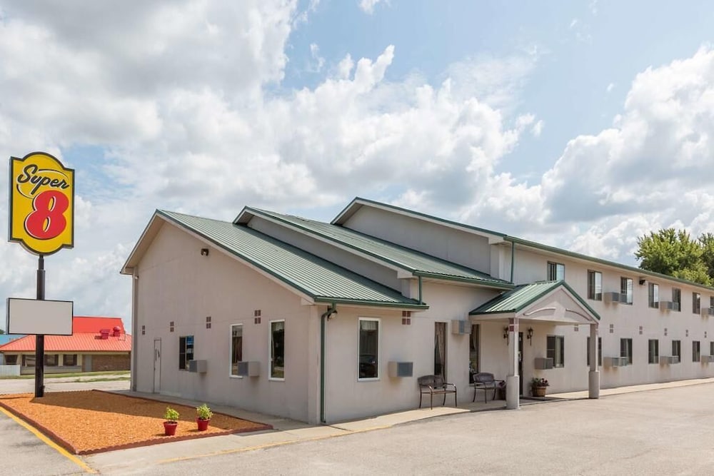 Super 8 by Wyndham Ainsworth