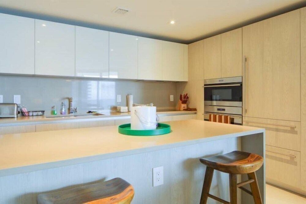 Best Ocean & Bay Views 2 Bed 2 Bath @ Hyde Resort - photo 21