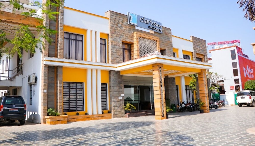 Hotel Clarks Inn Express Bharatpur in Bharatpur, India