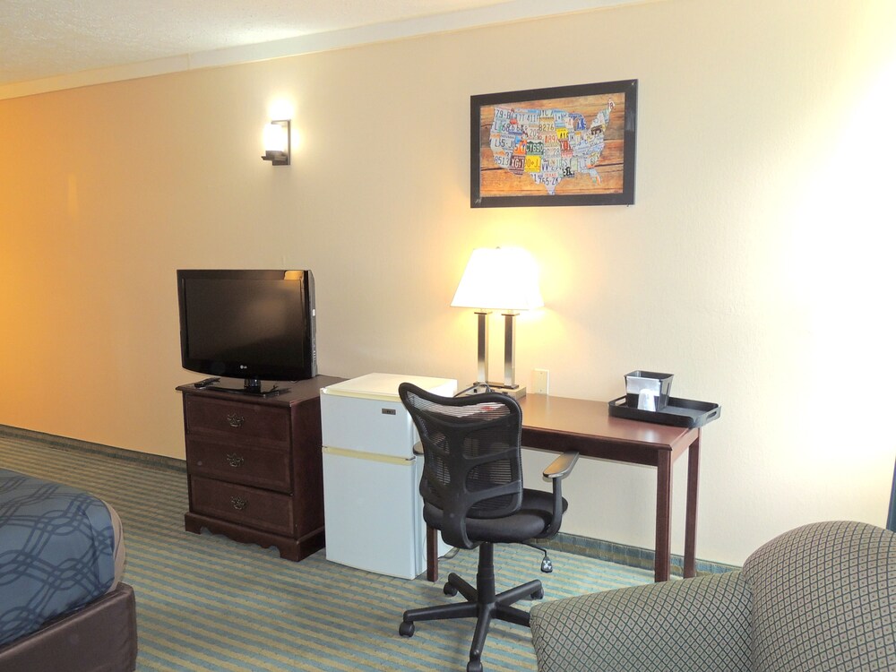 Econo Lodge Wickliffe Cleveland East - photo 38