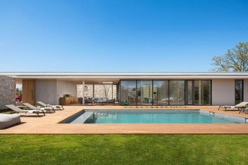 Villa Gaia 1 for 9 people near Vodnjan with sauna & private pool — 4-Star Luxury Hotel in Vodnjan, Croatia