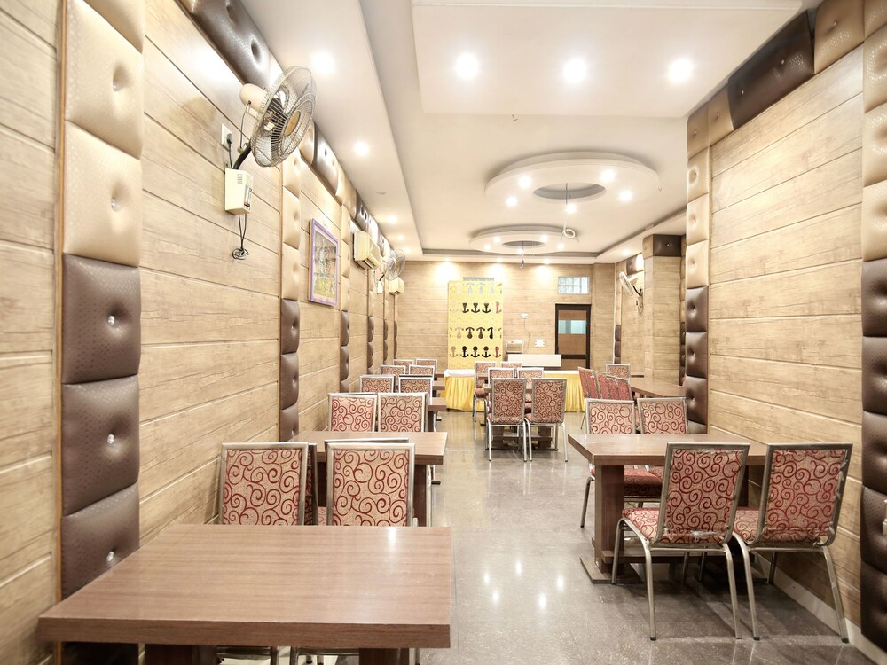 OYO 15998 Hotel Ma International — hotel in Amritsar