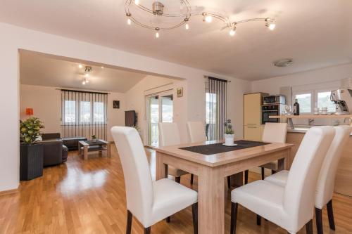 Apartment Natalie Sea View with 3 Bedrooms and everything is air conditioned — 4-Star Luxury Hotel in Sali, Croatia