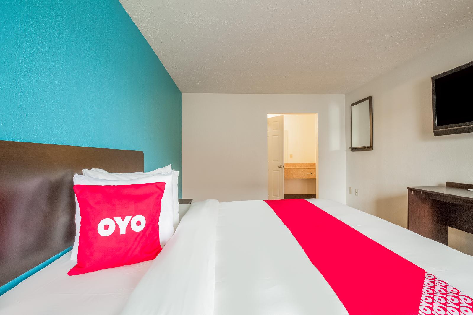 OYO Hotel St. Louis Lambert Airport - photo 16
