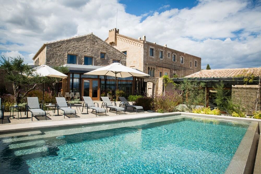 Hotel Mas Bosch 1526 — 4-Star Luxury Hotel in Avinyonet De Puigventos, Spain