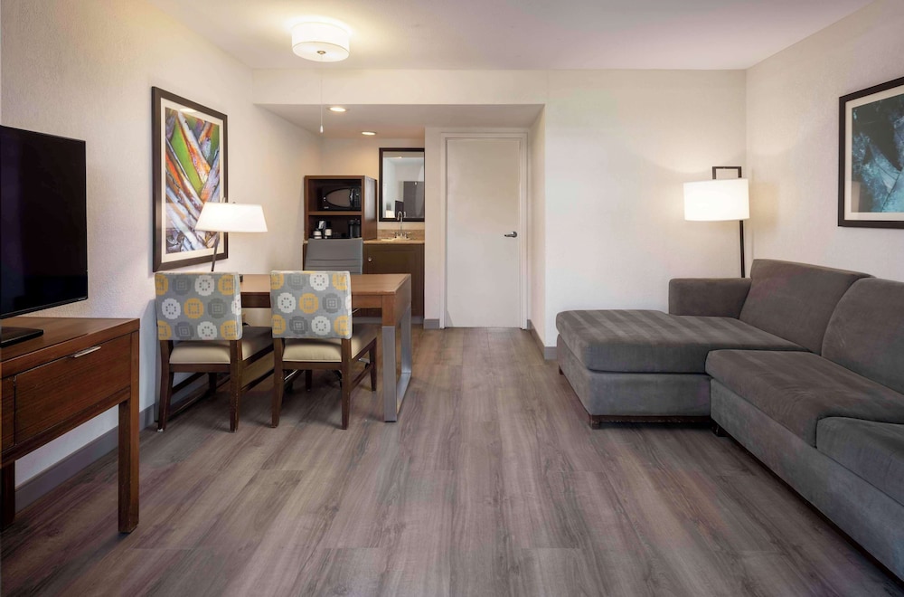 Embassy Suites by Hilton Palm Desert - photo 10