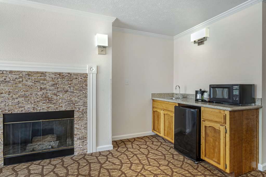 Best Western Salinas Monterey Hotel - photo 22