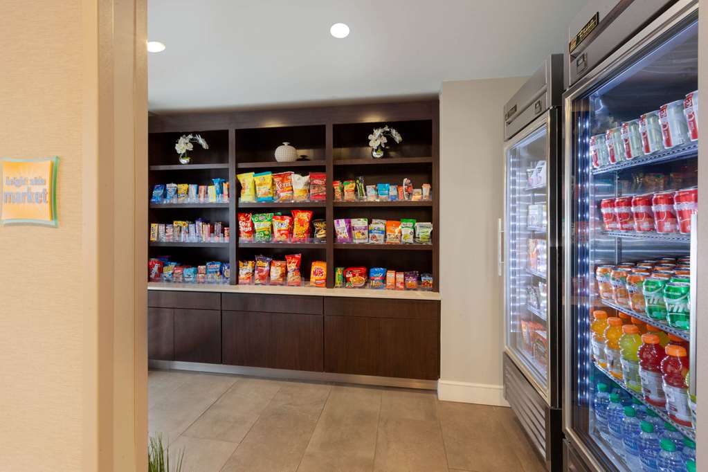 La Quinta Inn & Suites by Wyndham Detroit Utica - photo 30
