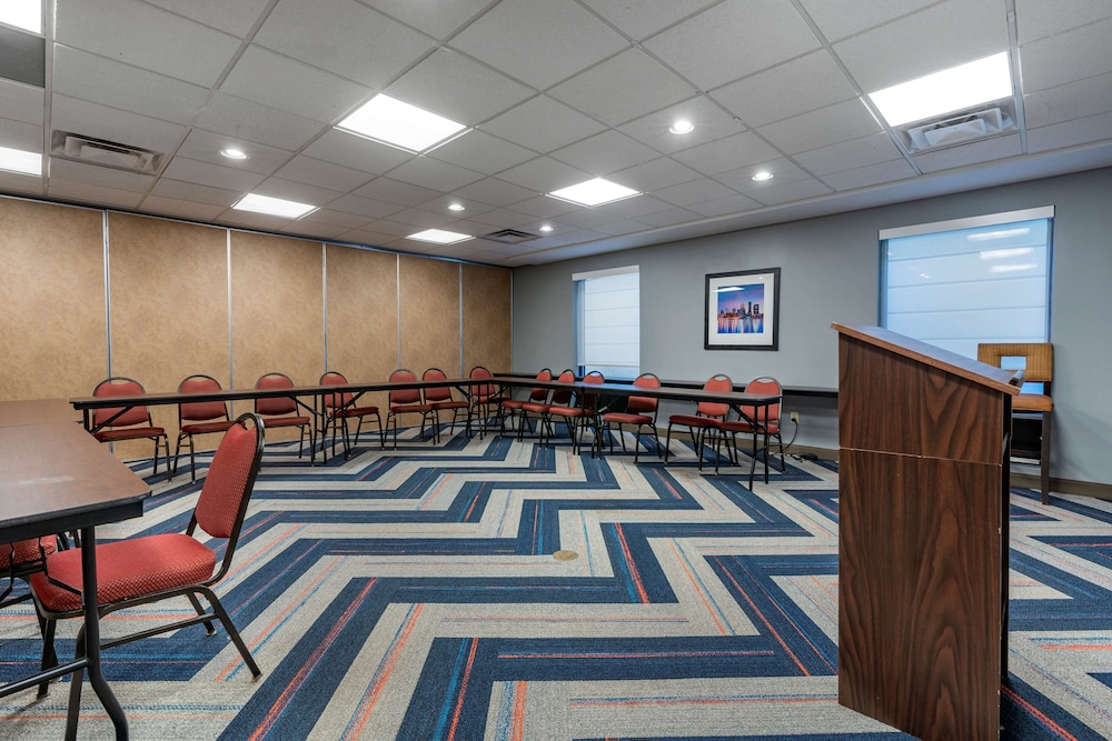 Hampton Inn & Suites Louisville East - photo 37