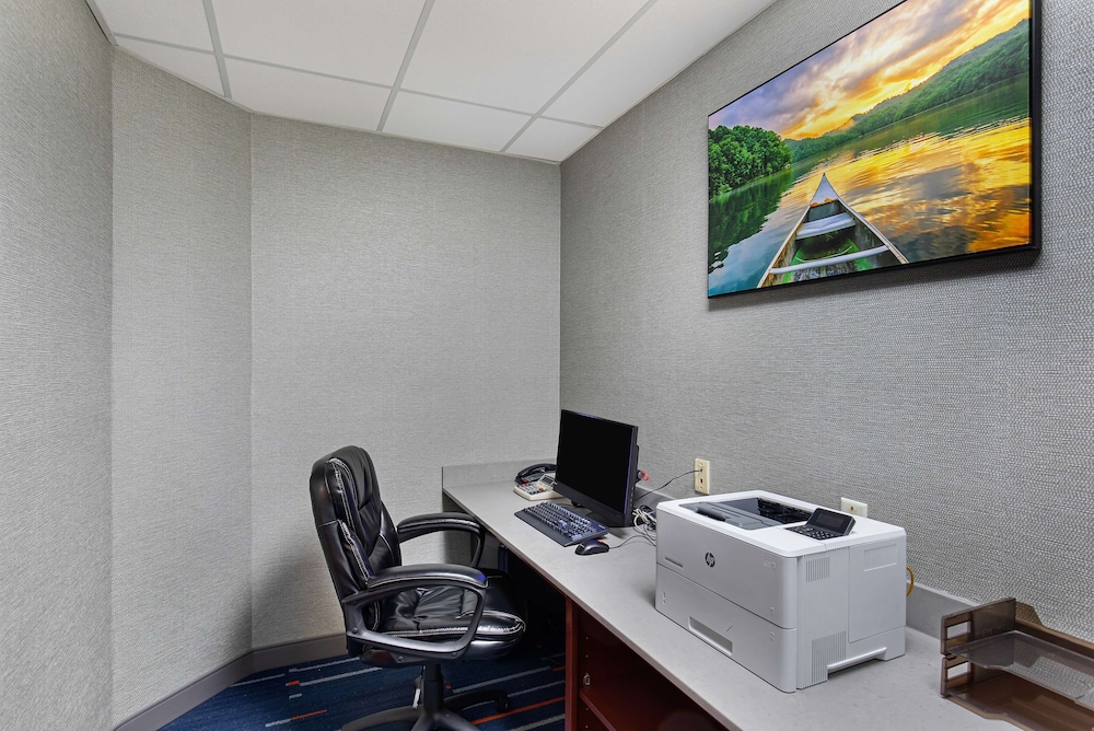 Hampton Inn Corbin KY - photo 32
