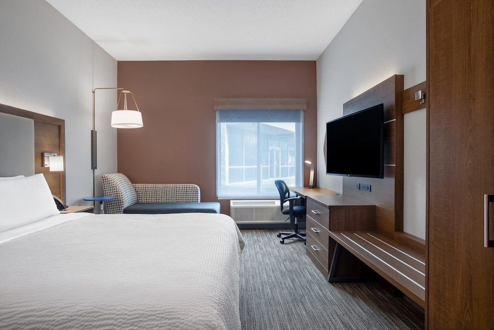 Holiday Inn Express Hotel & Suites Clinton by IHG - photo 18