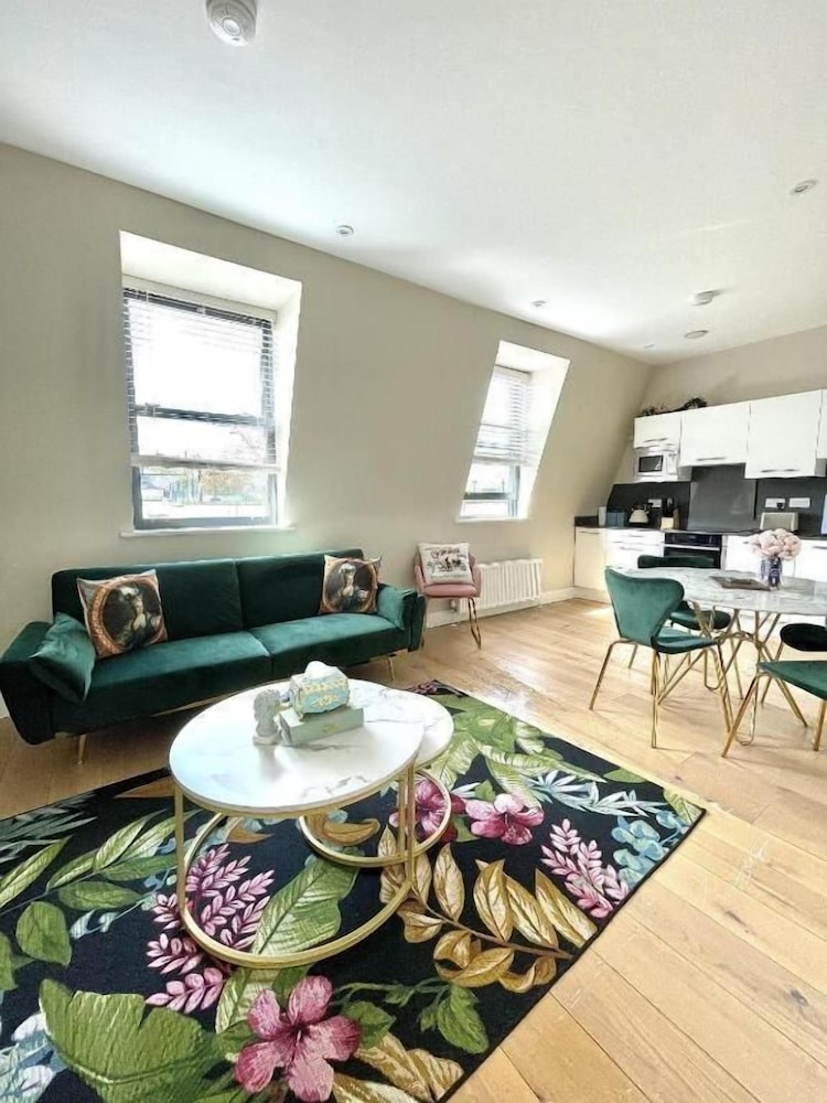 Dream Stays Bath John Street Apartments — 5-Star Luxury Hotel in Bath, United Kingdom