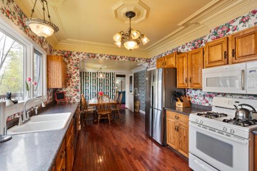 The Boulders Motel & Cottages - photo 5