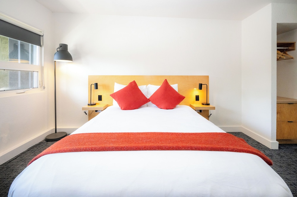 Heliotrope Hotel - photo 24