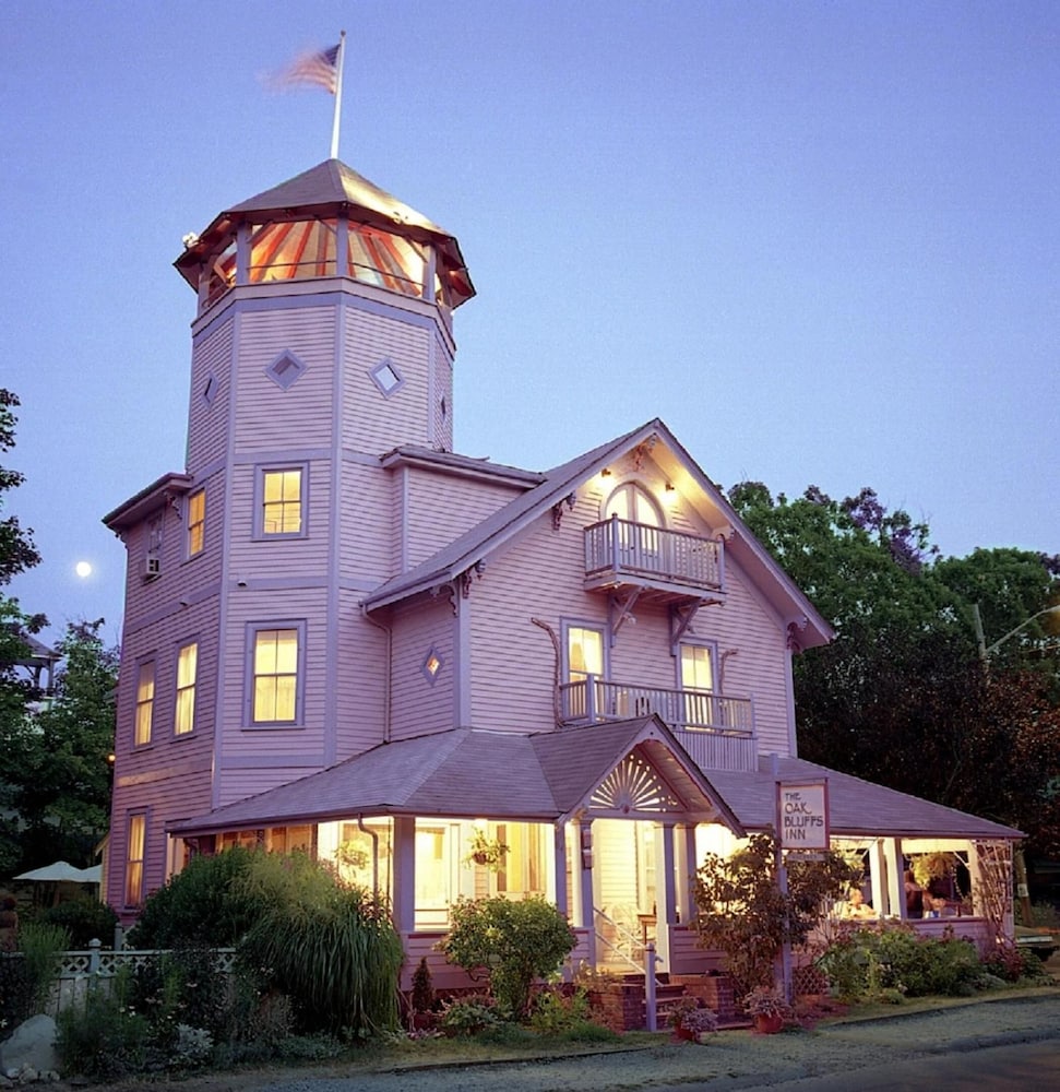 The Oak Bluffs Inn - photo 38